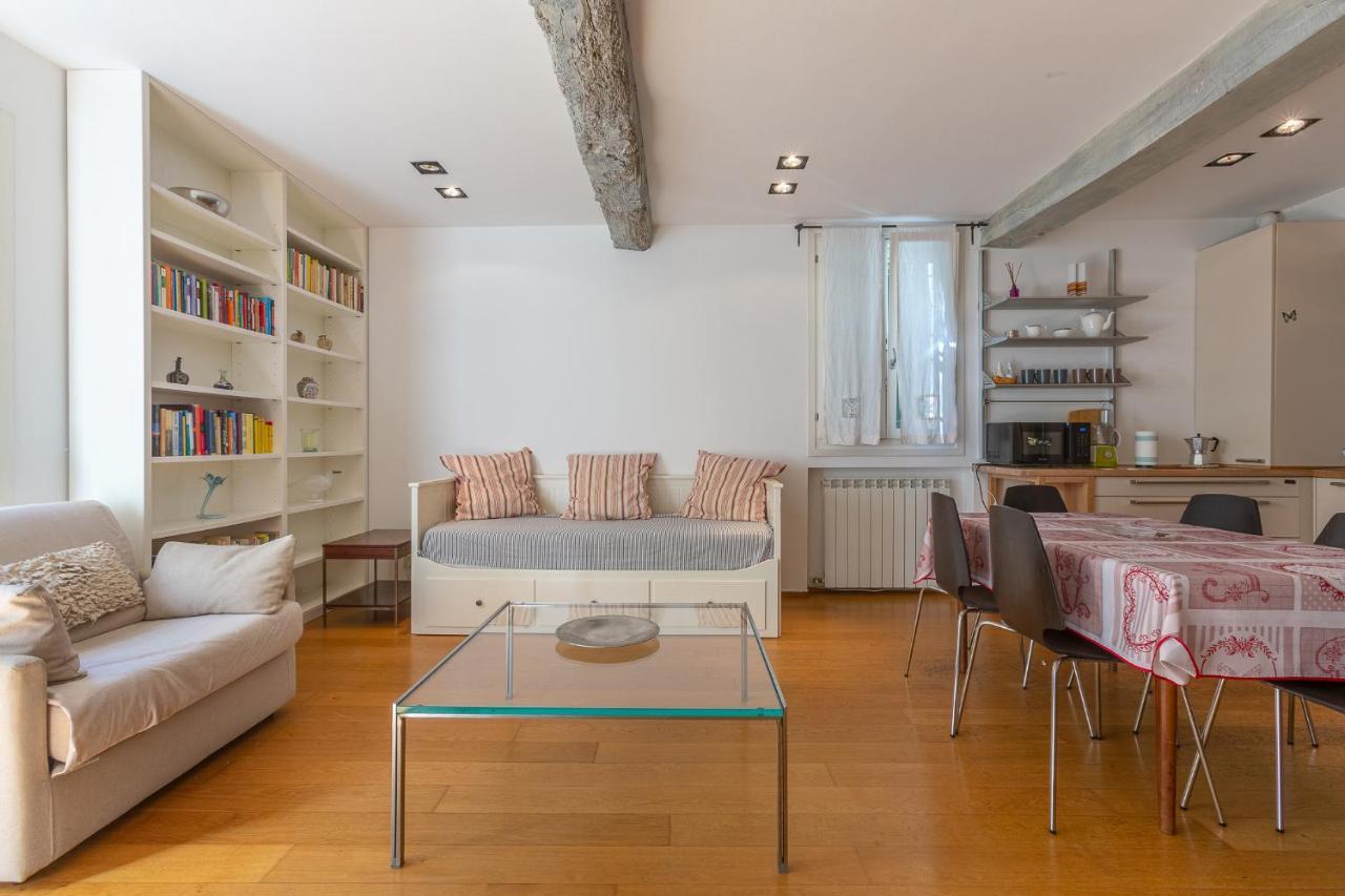 Pleasant Central Apartment With Garden Болоня Екстериор снимка