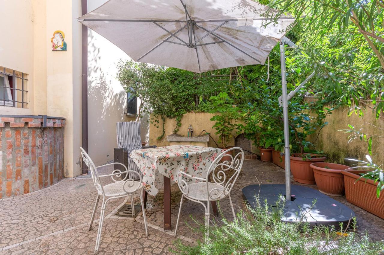 Pleasant Central Apartment With Garden Болоня Екстериор снимка
